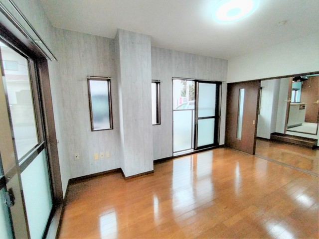 居室・リビング　★二面採光の洋室７．５帖です★