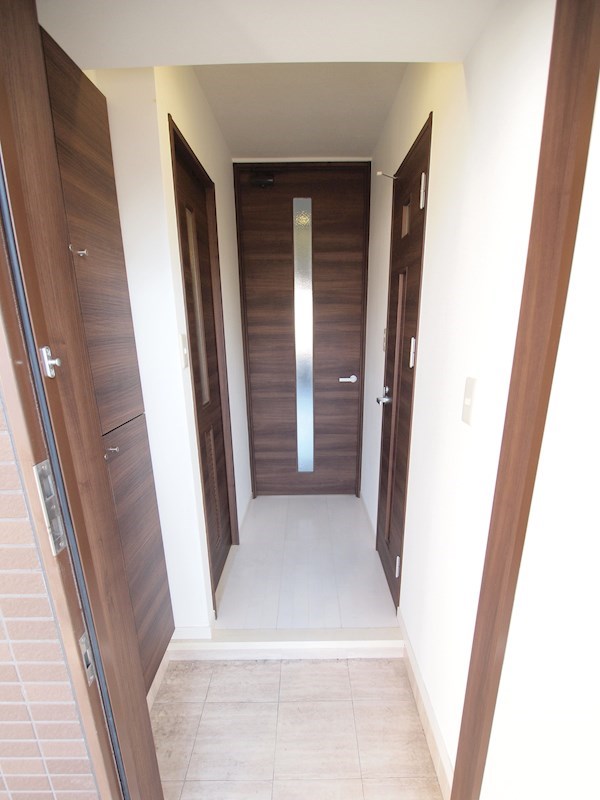 玄関　明るい玄関でお出迎え。