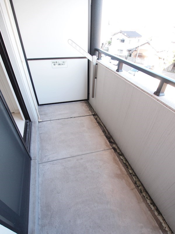 バルコニー　バルコニー。物干しスペースあり。