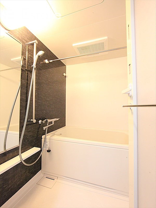 バス・シャワールーム　バスルーム