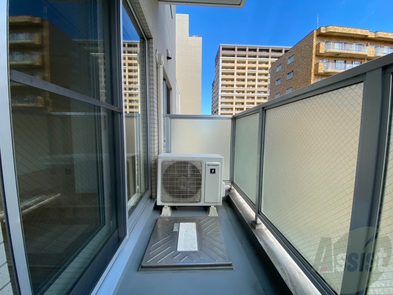 バルコニー　バルコニーは幅があり、広い印象を受けました。