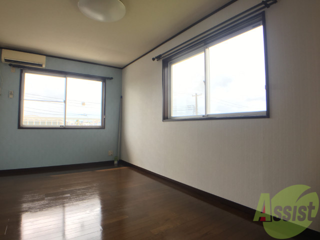 その他部屋・スペース　角部屋なので、両サイドに窓があります。明るさが倍になります。