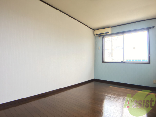 居室・リビング　洋室７．５帖になります。部屋も明るくていいですね。