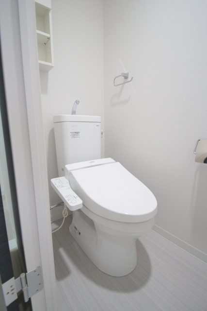 トイレ　※別室（反転タイプ）のお写真です。