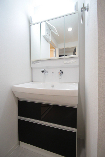 洗面設備　※別室（反転タイプ）のお写真です。