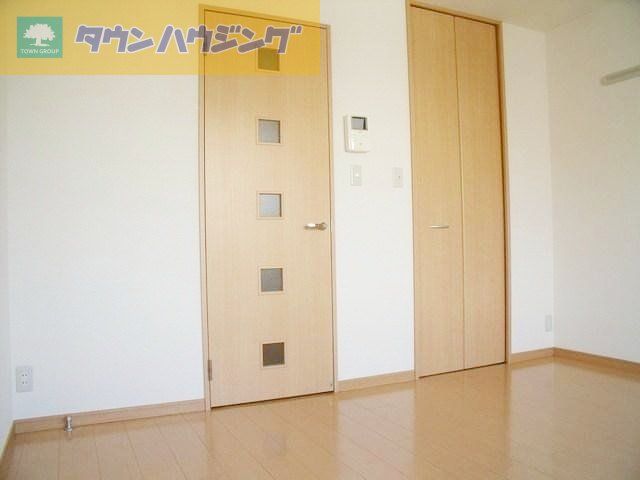 その他部屋・スペース　明るいフローリングの室内です