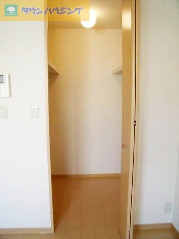 収納　魅力のウォークインクローゼットです