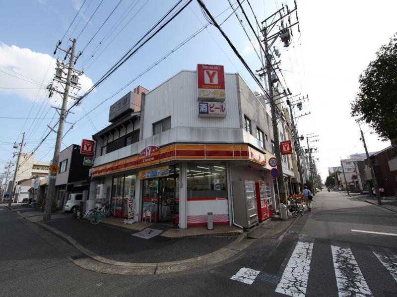 コンビニ　デイリーヤマザキ 名古屋港店（コンビニ）まで240m