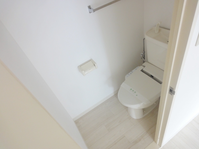 トイレ　同物件別号室の写真です。