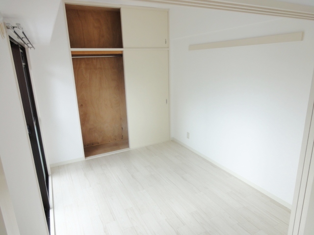 収納　同物件別号室の写真です。
