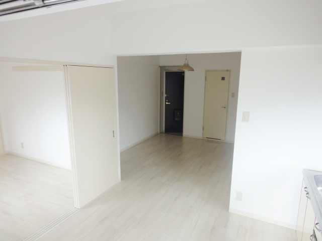 居室・リビング　同物件別号室の写真です。