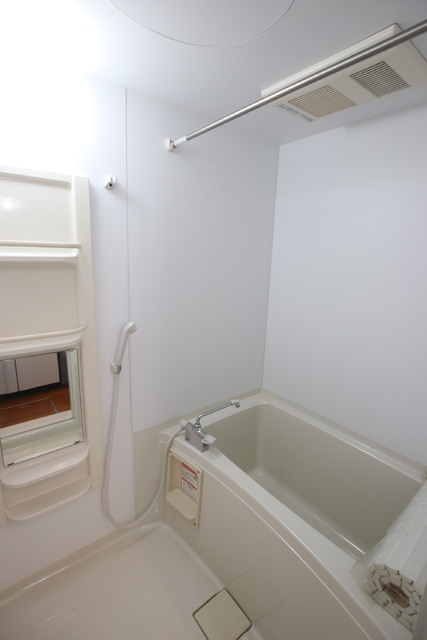 バス・シャワールーム　風呂蓋は設備ではありません