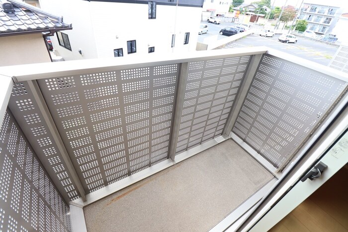 バルコニー　暖かな日差しのふりそそぐバルコニー
