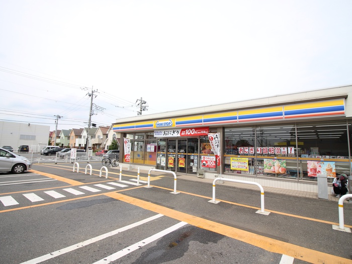 コンビニ　ミニストップ（コンビニ）まで933m