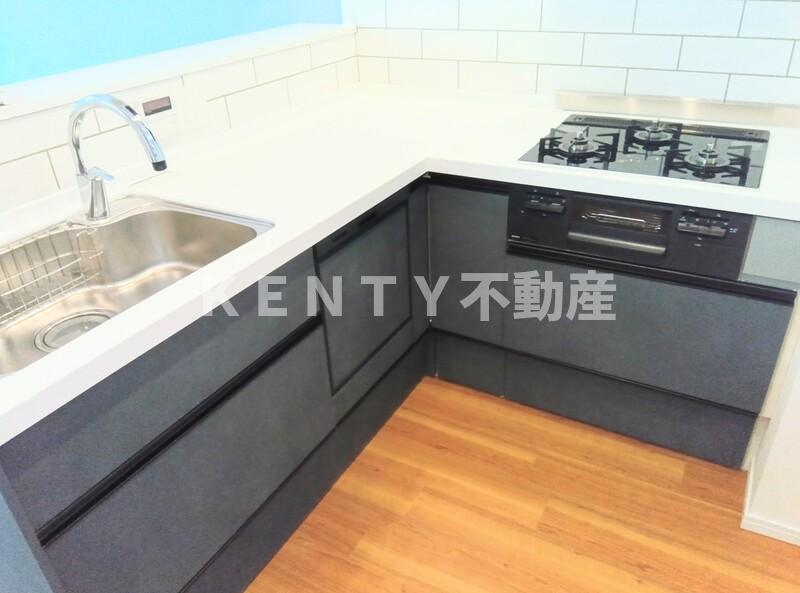 キッチン　コンパクトなキッチンで掃除もラクラク