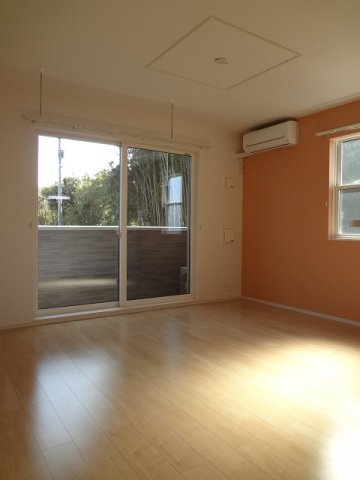 居室・リビング　こちらの居間で趣味の時間をお楽しみください