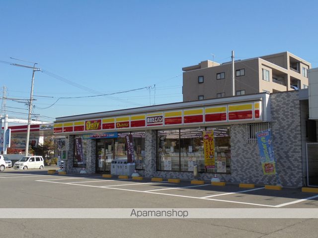 コンビニ　デイリーヤマザキ（コンビニ）まで902m