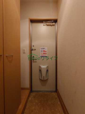 玄関　別部屋参考写真となります。