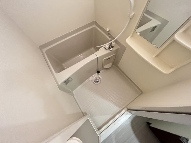 バス・シャワールーム　コンパクトで使いやすいお風呂です