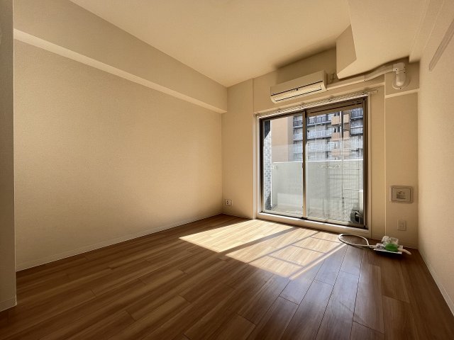 居室・リビング　こちらのリビングで趣味の時間をお楽しみください