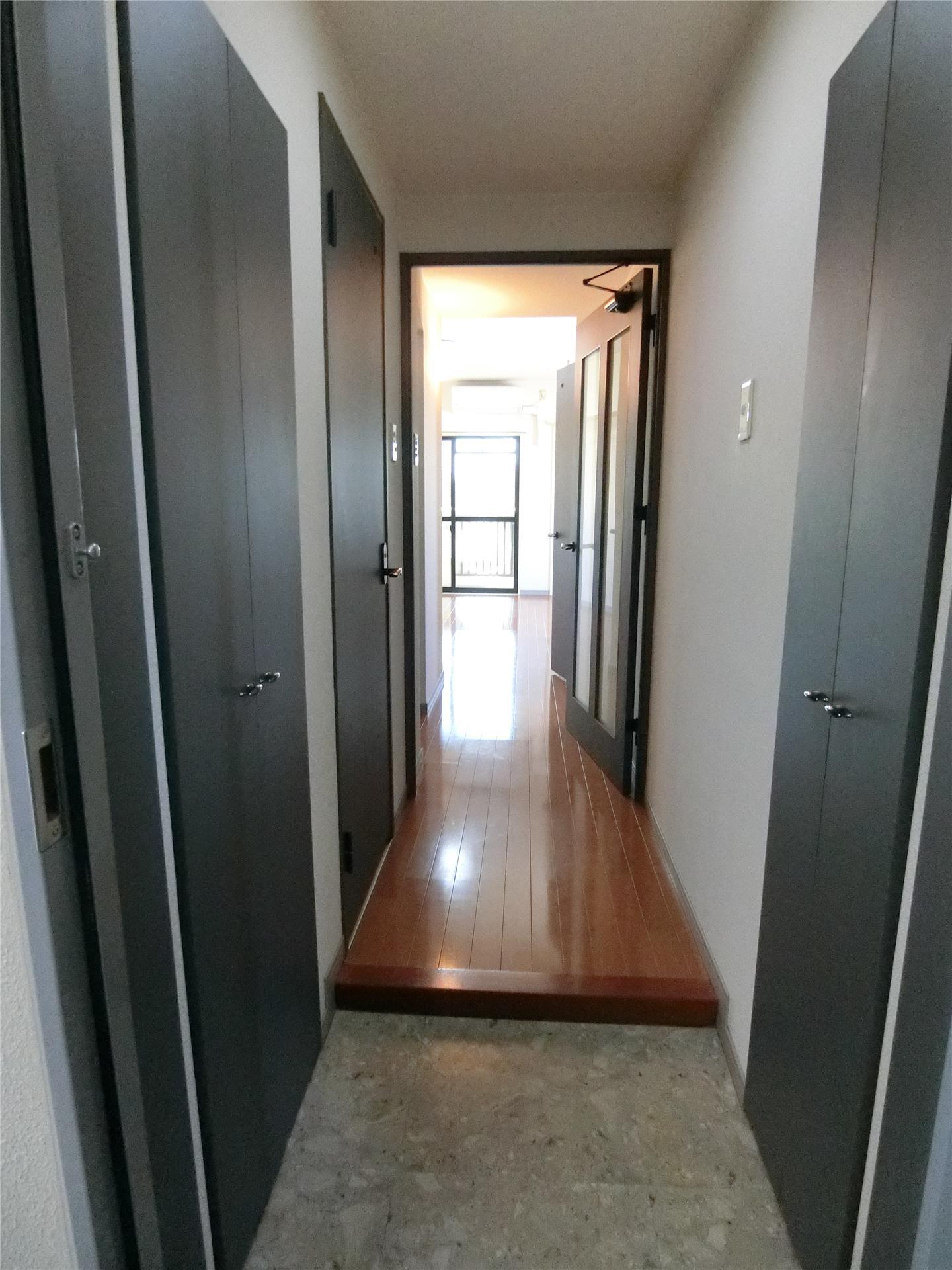 玄関　同タイプ別部屋の写真です