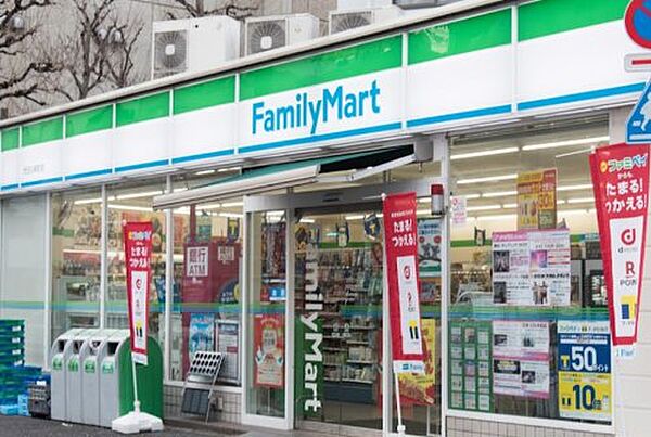 コンビニ　ファミリーマート世田谷新町店（コンビニ）まで187m