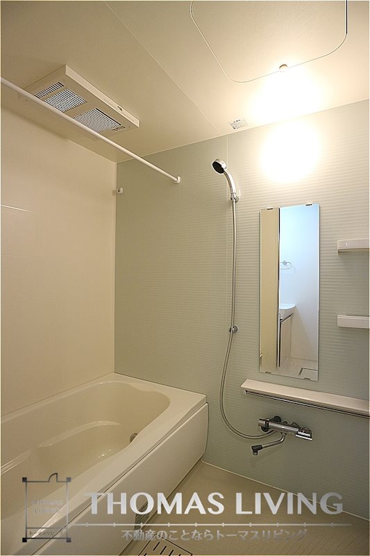 バス・シャワールーム　広めの浴槽。