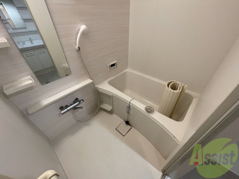 バス・シャワールーム　浴槽付きのお風呂です。ここで一日の疲れを癒しましょう。