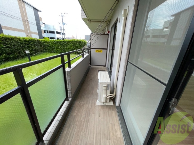 バルコニー　バルコニーは洗濯物を干すスペースがあります。