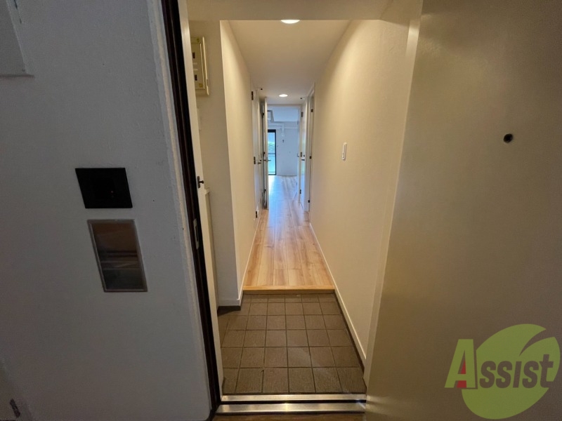 玄関　外から玄関を撮影してみました。シンプルな玄関です。