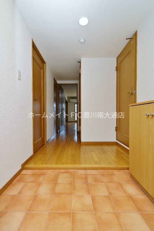 玄関　同型別部屋写真
