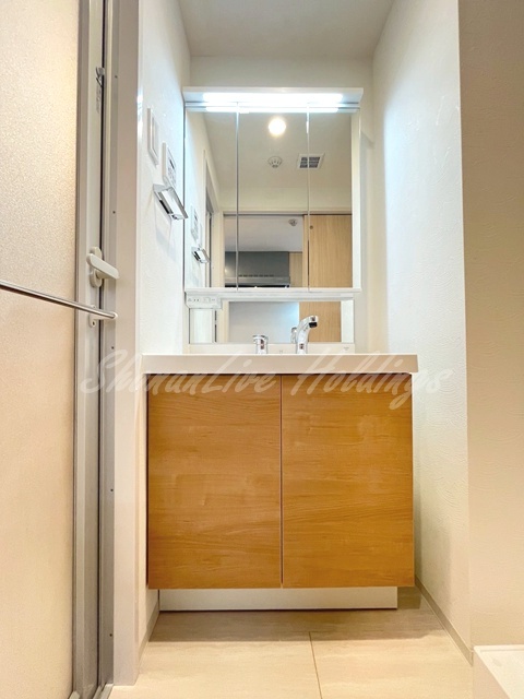 洗面設備　三面鏡洗面台♪