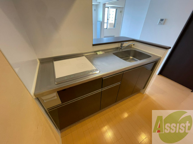 キッチン　キッチンにはＩＨクッキングヒーターも設置されてました