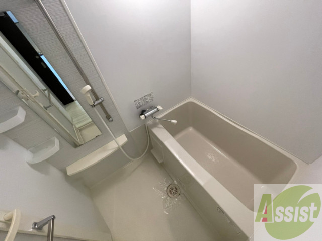 バス・シャワールーム　お風呂になります。一日の疲れを癒してくださいね。