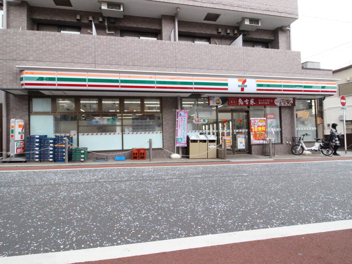 コンビニ　セブンイレブン（コンビニ）まで10m