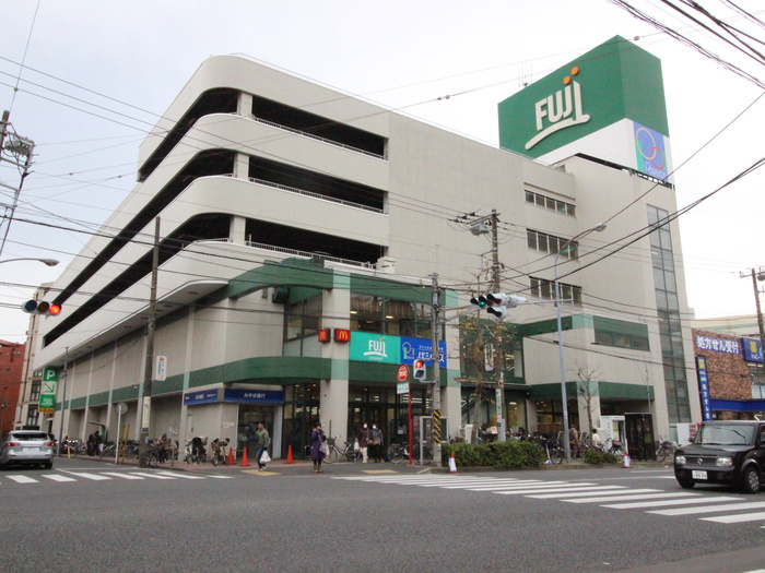スーパー　フジスーパー（スーパー）まで377m