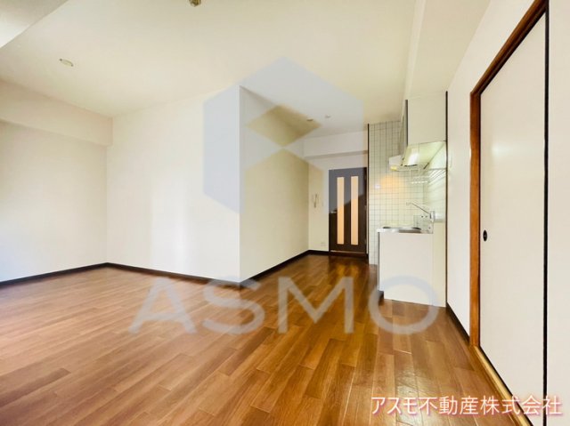 居室・リビング　同マンション別部屋参考写真