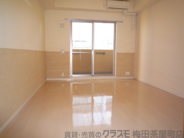 居室・リビング　室内