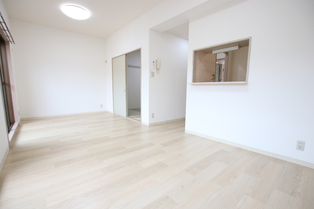 居室・リビング　【※他号室参考写真】１３帖ＬＤＫ