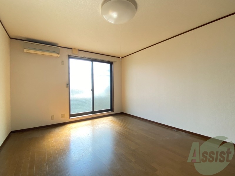 その他部屋・スペース　寝室のお写真です。陽の光が気持ちいいですね。