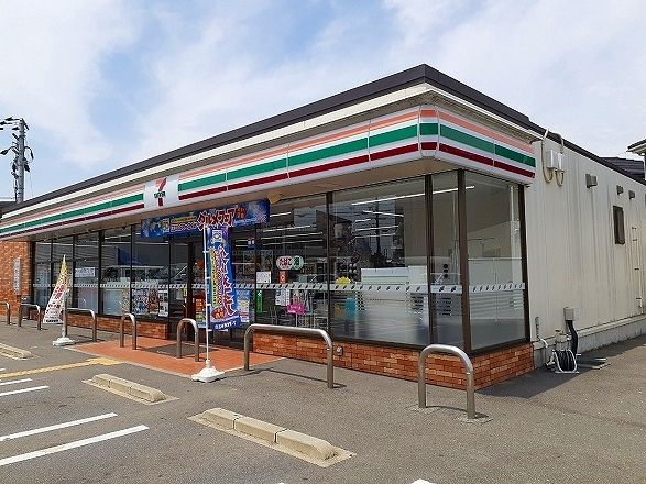 コンビニ　セブンイレブン 久御山町役場前（コンビニ）まで180m