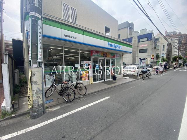 コンビニ　ファミリーマート 南新宿駅前店（コンビニ）まで444m