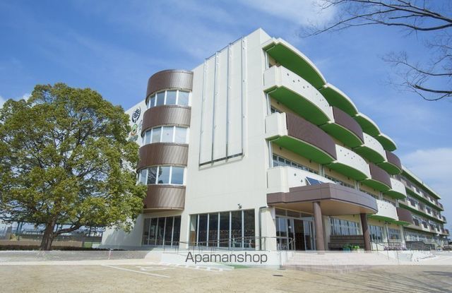 小学校　三郷市立幸房小学校（小学校）まで4611m