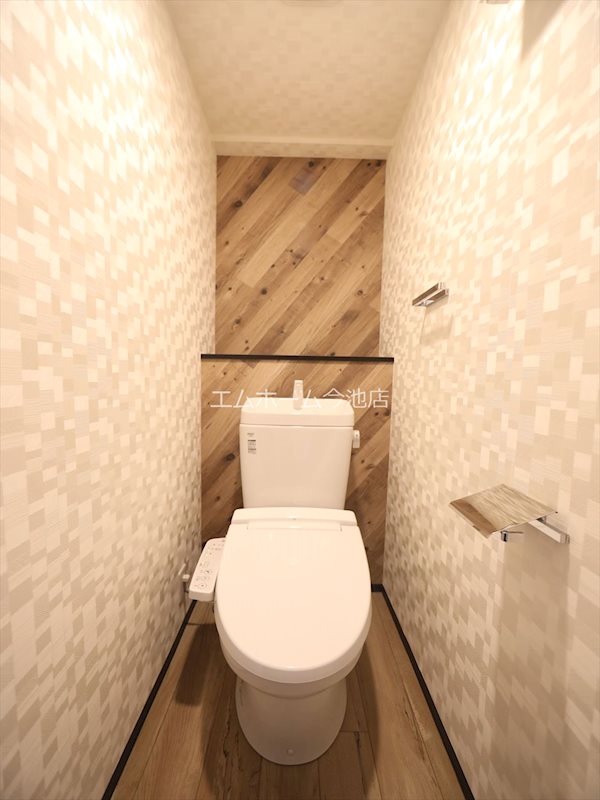 トイレ　温水洗浄便座付トイレ