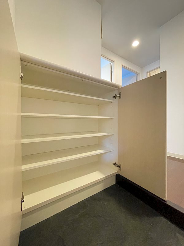 その他設備　玄関収納です