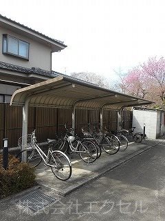 その他共有部分　屋根付きの駐輪場です。