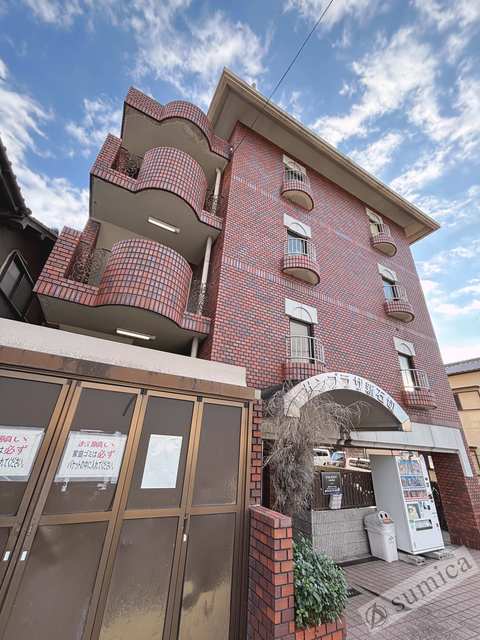 エントランス　明るいエントランスであなたのお帰りをお待ちします＾＾