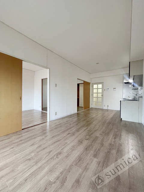 居室・リビング　ホワイトベースで明るい内装♪