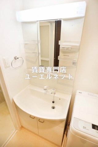 洗面設備　清潔感ある独立洗面台で毎日気持ちよく♪