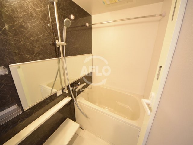 バス・シャワールーム　エルディオーネ上町台　浴室